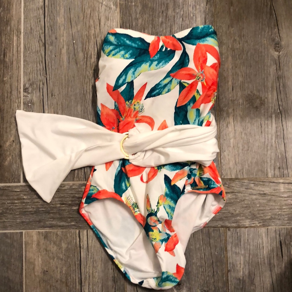 Vince Camuto swim
